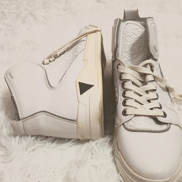 Guess hightop sneakers for men in white  color. - Picture 3 of 3